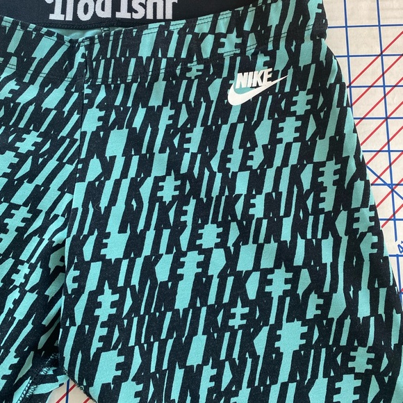 🏃🏻♀️New NIKE allover print Leggings - MEDIUM💚 - Picture 2 of 7